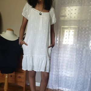 Gap embroidered white dress size xsmall